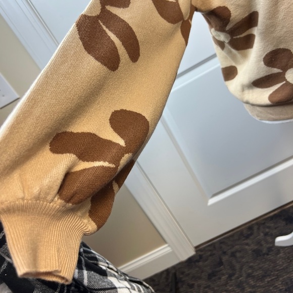 Retro Big Flower Sweater - Picture 4 of 8